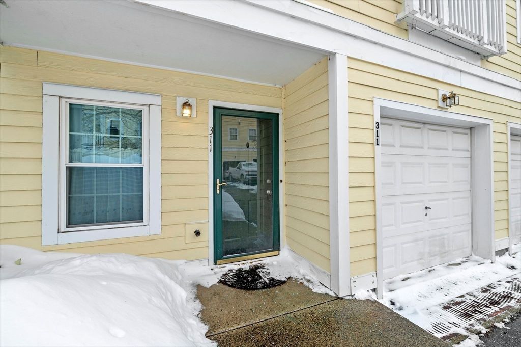 311 Gazebo Cir 311, Reading, MA 01867