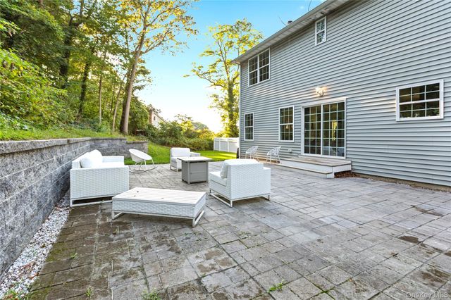 24 Belmont Road, Sound Beach, NY 11789