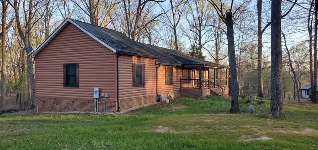 1109 Ellis Ct, Chapmansboro, TN 37035