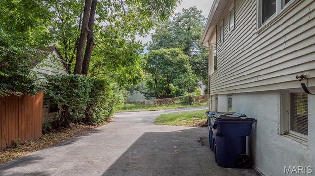 2427 Leslie Avenue, Overland, MO 63114