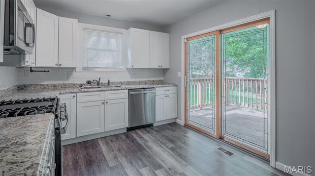 2427 Leslie Avenue, Overland, MO 63114