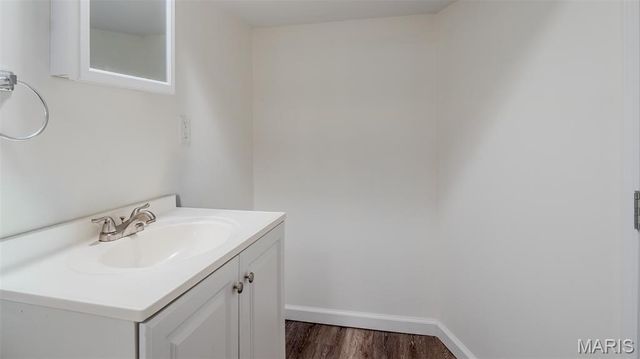 2427 Leslie Avenue, Overland, MO 63114