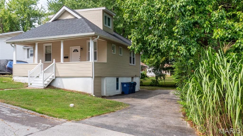 2427 Leslie Avenue, Overland, MO 63114