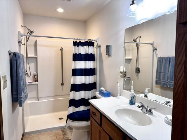 S77W26575 Crestview COURT, Waukesha, WI 53189