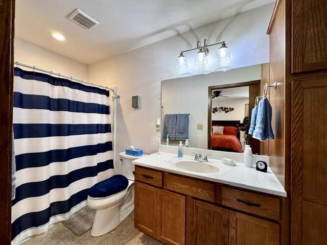 S77W26575 Crestview COURT, Waukesha, WI 53189