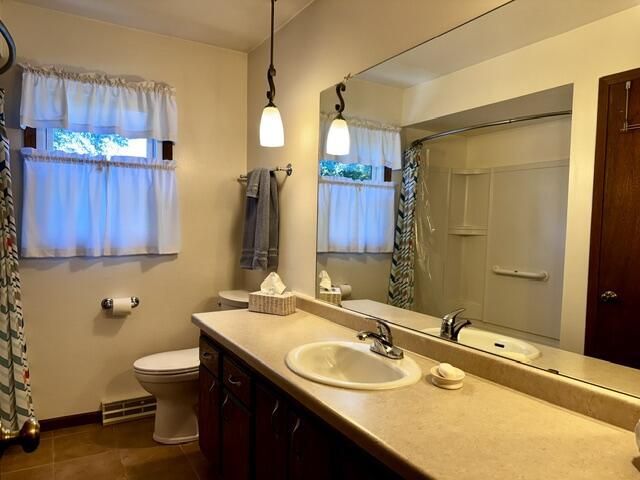 S77W26575 Crestview COURT, Waukesha, WI 53189