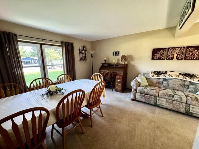 S77W26575 Crestview COURT, Waukesha, WI 53189