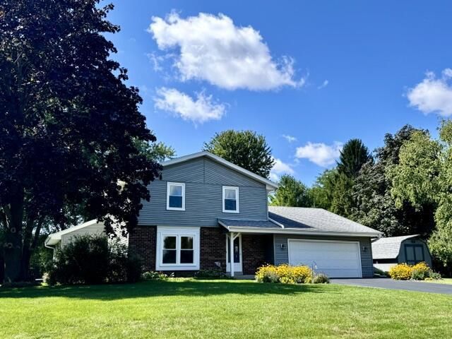S77W26575 Crestview COURT, Waukesha, WI 53189