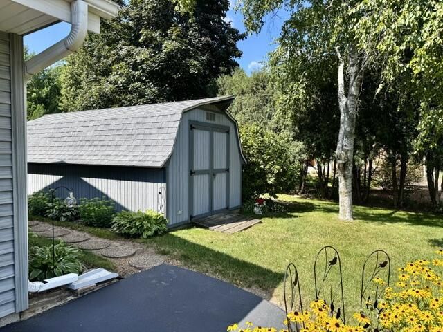 S77W26575 Crestview COURT, Waukesha, WI 53189
