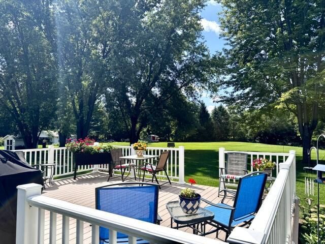 S77W26575 Crestview COURT, Waukesha, WI 53189