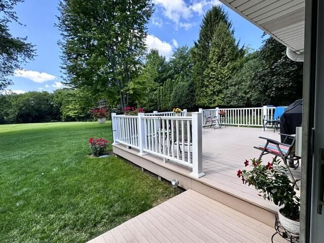 S77W26575 Crestview COURT, Waukesha, WI 53189