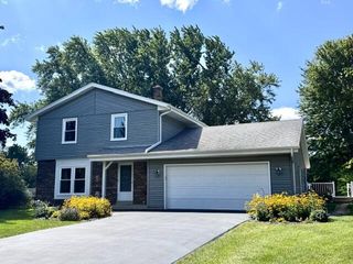 S77W26575 Crestview COURT, Waukesha, WI 53189
