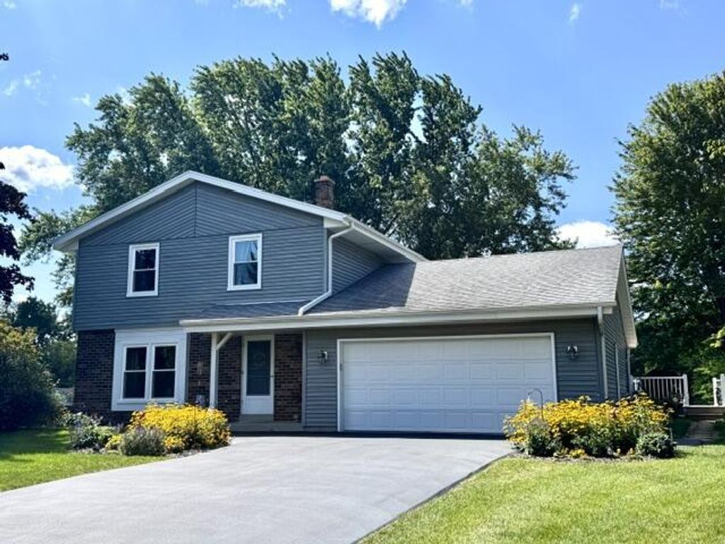 S77W26575 Crestview COURT, Waukesha, WI 53189