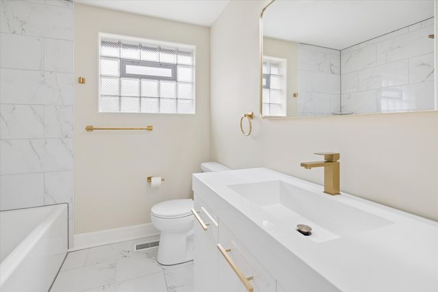 2121 W 71st Place, Chicago, IL 60636