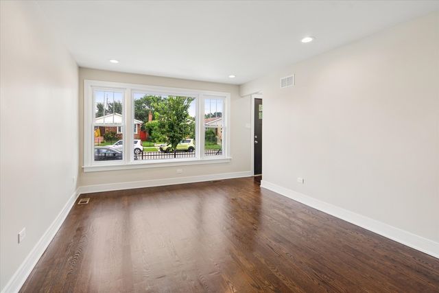 2121 W 71st Place, Chicago, IL 60636