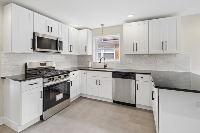 2121 W 71st Place, Chicago, IL 60636