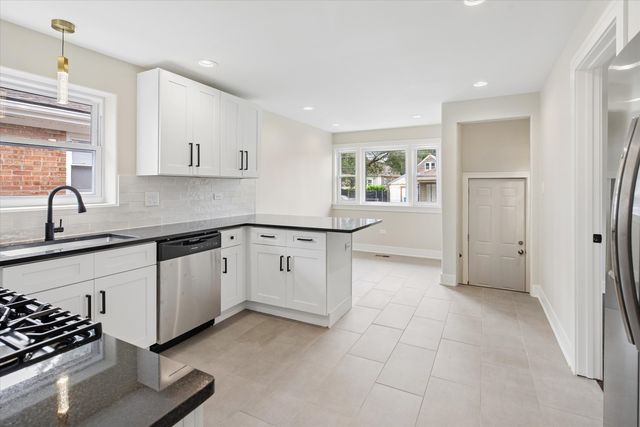 2121 W 71st Place, Chicago, IL 60636
