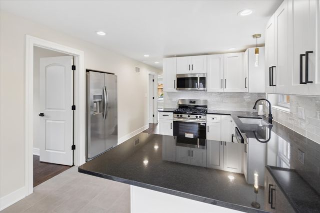 2121 W 71st Place, Chicago, IL 60636