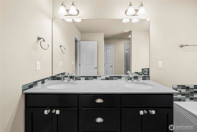 2808 S 376th Street, Federal Way, WA 98003