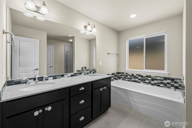 2808 S 376th Street, Federal Way, WA 98003
