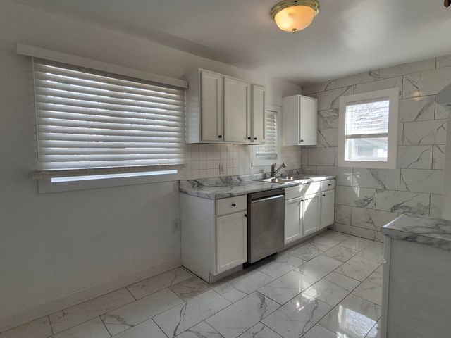 908 E 45th Avenue, Gary, IN 46409