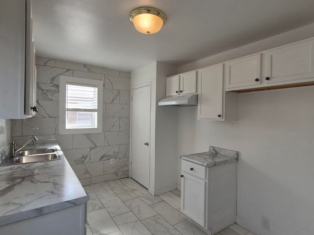 908 E 45th Avenue, Gary, IN 46409