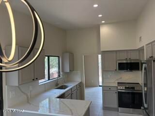 3040 N Willow Creek Drive, Tucson, AZ 85712