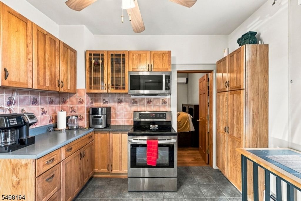 72 Wesley St, Clifton City, NJ 07013 — photo 3
