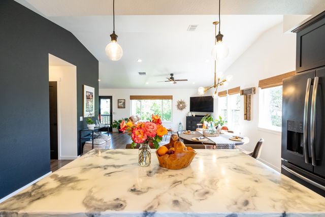 1168 NE Bonney Doon Lane, Grants Pass, OR 97526