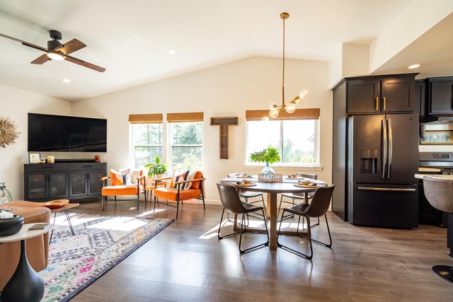 1168 NE Bonney Doon Lane, Grants Pass, OR 97526