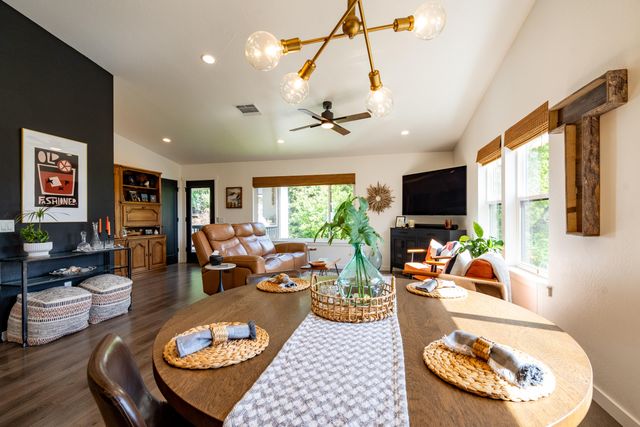 1168 NE Bonney Doon Lane, Grants Pass, OR 97526