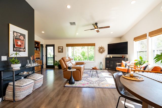 1168 NE Bonney Doon Lane, Grants Pass, OR 97526