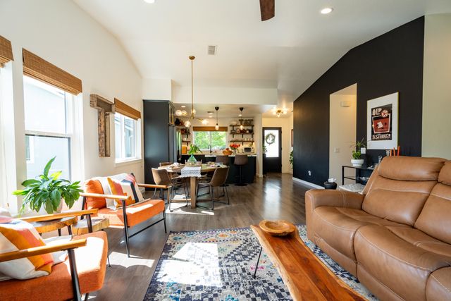 1168 NE Bonney Doon Lane, Grants Pass, OR 97526