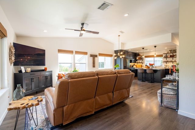 1168 NE Bonney Doon Lane, Grants Pass, OR 97526