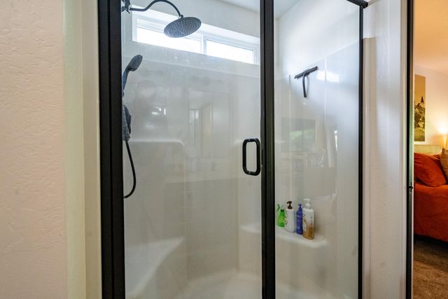 1168 NE Bonney Doon Lane, Grants Pass, OR 97526