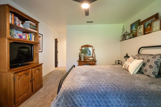 1168 NE Bonney Doon Lane, Grants Pass, OR 97526