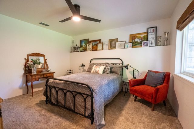 1168 NE Bonney Doon Lane, Grants Pass, OR 97526