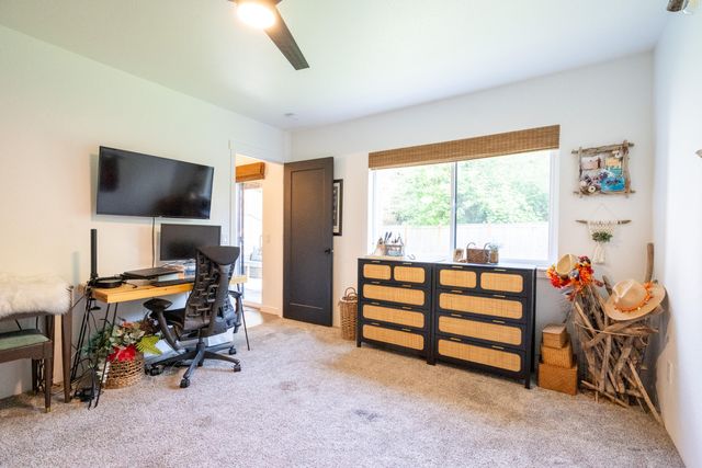 1168 NE Bonney Doon Lane, Grants Pass, OR 97526