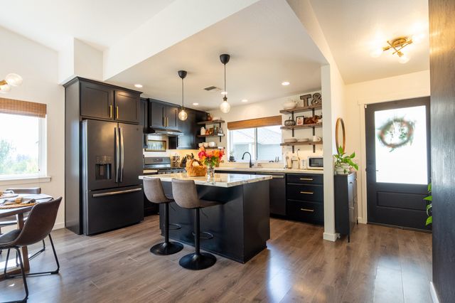 1168 NE Bonney Doon Lane, Grants Pass, OR 97526