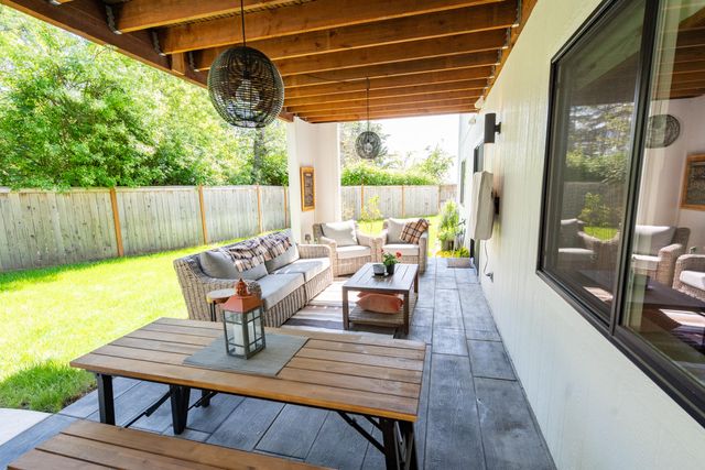 1168 NE Bonney Doon Lane, Grants Pass, OR 97526