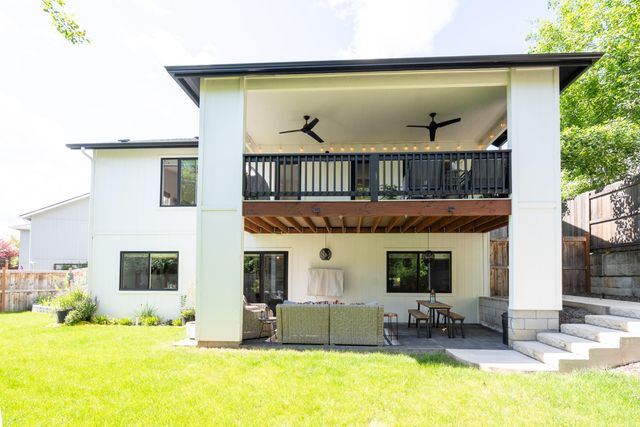 1168 NE Bonney Doon Lane, Grants Pass, OR 97526