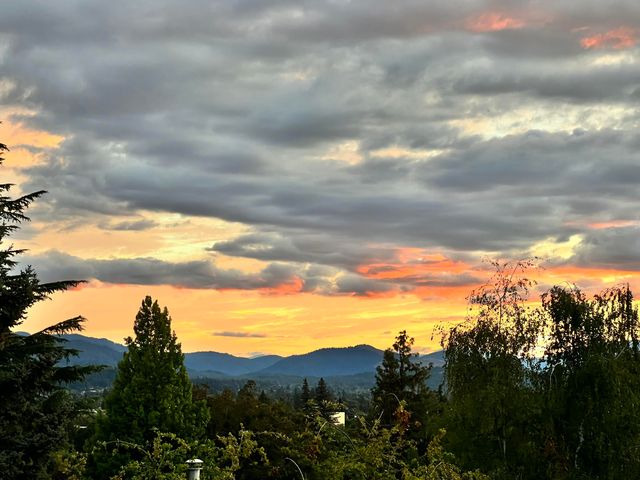 1168 NE Bonney Doon Lane, Grants Pass, OR 97526