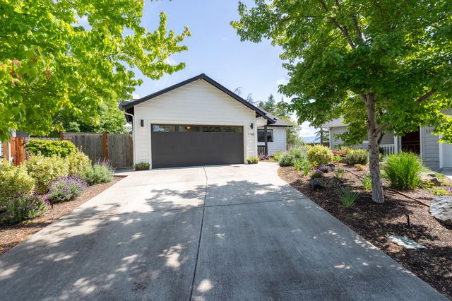 1168 NE Bonney Doon Lane, Grants Pass, OR 97526