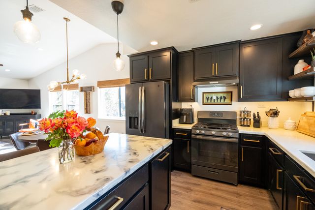 1168 NE Bonney Doon Lane, Grants Pass, OR 97526