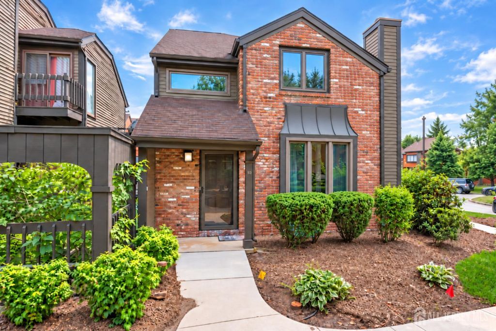 93 Riverbend Drive, North Brunswick, NJ 08902