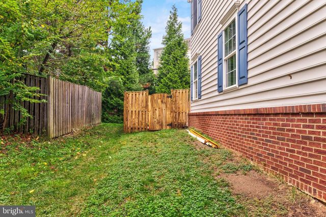 2606 OAK VALLEY DR, Woodbridge, VA 22191