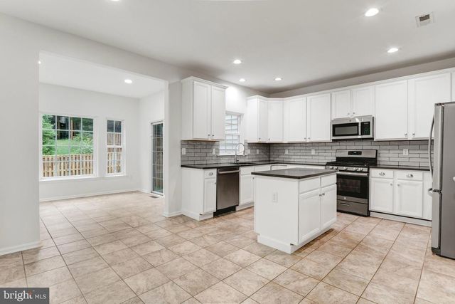 2606 OAK VALLEY DR, Woodbridge, VA 22191