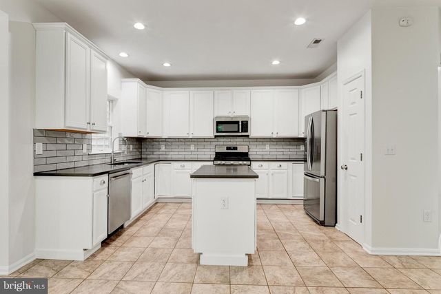 2606 OAK VALLEY DR, Woodbridge, VA 22191