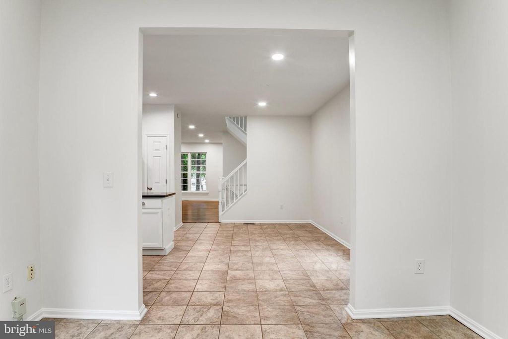 2606 OAK VALLEY DR, Woodbridge, VA 22191