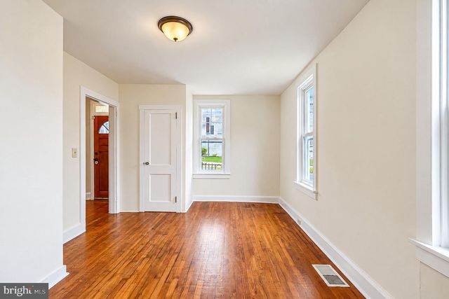 9 W PENNSYLVANIA AVE, Stewartstown, PA 17363